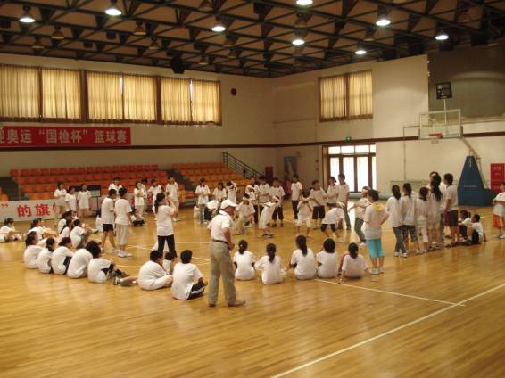 （学生の交流風景）