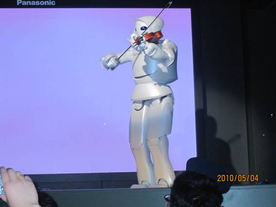 (バイオリンを弾くロボット～日本館～) 