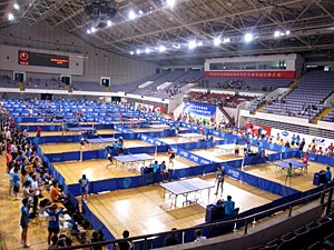 乒乓球交流大会的热战现场